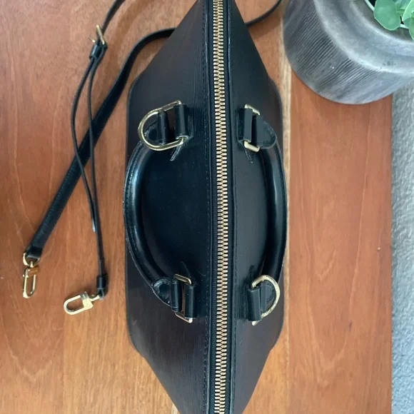 Louis Vuitton Alma in Black Epi - Picture 8 of 9